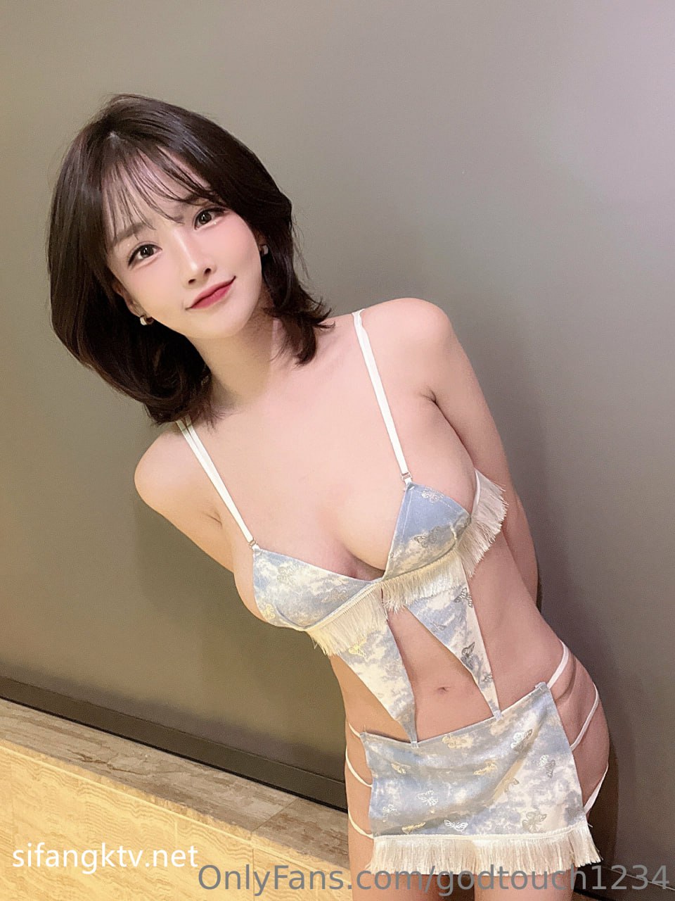 【2023-08-12】big tits